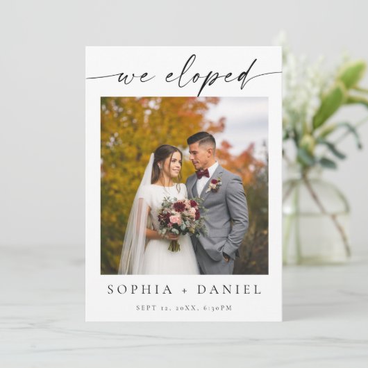 Moderne Foto Elopement-Ankündigungskarte Einladung (Stehend Vorderseite)