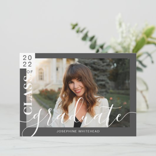 Moderne Foto Graduate Ankündigung 2022 Dunkelgrau (Stehend Vorderseite)