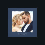 Moderne Foto Hochzeit personalisiert est. in Leinwanddruck<br><div class="desc">Moderne schlichte Ränder bordeauxrote Wirkung Foto Hochzeit personalisiert in Geschenk etabliert.</div>