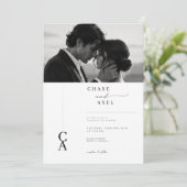 Moderne Foto-Hochzeitseinladung mit Monogramm. Einladung (Stehend Vorderseite)