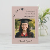 Moderne Foto-Mocha-Beige-Abschluss Sie hat es gesc Dankeskarte (Stehend Vorderseite)