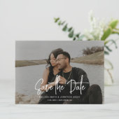 Moderne Foto Overlay-Handschrift-Hochzeit Save The Date (Stehend Vorderseite)