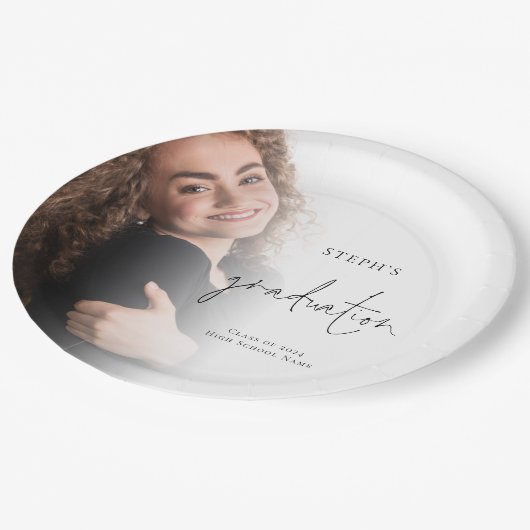 Moderne Foto Overlay Name 2024 Graduation Party Pappteller (Schrägansicht)