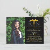 Moderne Foto RN Nurse Graduation Party Einladung (Stehend Vorderseite)