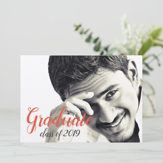 Moderne Foto Script Graduation Party Einladung (Stehend Vorderseite)