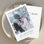 Moderne Foto Script Wedding Save The Date<br><div class="desc">Elegante moderne Foto Hochzeit speichern Sie die Dattelkarte. Die Karte verfügt über ein modernes "Save the Date",  das in einen Schriftart Ihrer Wahl umgewandelt werden kann,  der hier verfügbar ist,  wenn Sie auf "Personalisieren" klicken.</div>