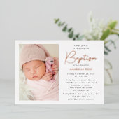 Moderne Foto Taufe Rose Gold Folieneinladung (Stehend vorne)