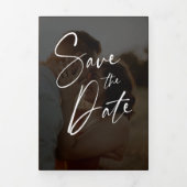 Moderne Foto-Typografie mit schwarzem Save the Dat Dreifach Gefaltete Einladung (Cover)
