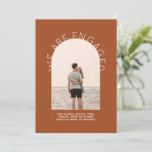 MODERNE FOTO-VERLOBUNG INVITE - Gemischte Farben Einladung (Stehend Vorderseite)