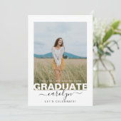 Moderne Foto White Calligraphy Graduation Party Einladung (Stehend Vorderseite)