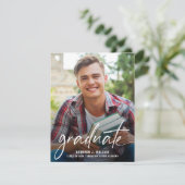 Moderne Fotografie männlicher Absolvent Script Kla Ankündigung (Stehend Vorderseite)