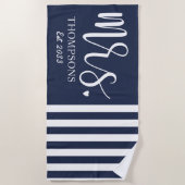 Moderne Frau Script Nautical Navy & White Stripes Strandtuch (Vorderseite)