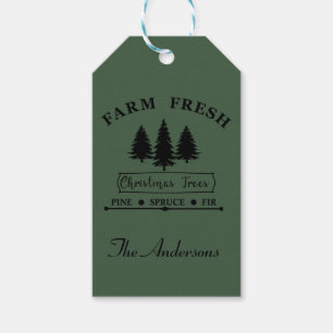 Moderne frische Weihnachtstannen auf dem Bauernhof Geschenkanhänger