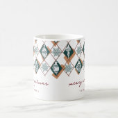 Moderne frohe Weihnachtstypografie Red Green Kaffeetasse (Mittel)