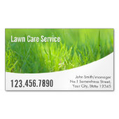 Moderne Frühlingsgrüne Rasenpflege Magnetische Visitenkarte (Vorderseite)