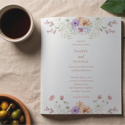 Moderne Frühlingshochzeit mit Wildblumen Einladung