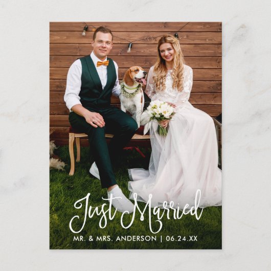 Moderne Fun Calligraphy Just Married Wedding Foto Postkarte (Vorderseite)
