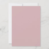 Moderne Funny Minimal Typografy Dusty Rose Wedding Einladung (Rückseite)