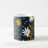 Moderne Gänseblümchen-Muster auf Dunkelblau Kaffeetasse (Mittel)