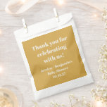Moderne, gelbe Babydusche nach Maß Vielen Dank Geschenktütchen<br><div class="desc">Vielen Dank an Ihre Gäste im Stil mit diesen Mustard Yellow Baby Shower Fevor Taschen, mit elegantem weißen Text auf einem reichen Senfboden. Diese individuell gestaltbaren Taschen eignen sich ideal für Leckereien, Geschenke oder kleine Mentos. Sie eignen sich ideal für moderne, boho oder minimalistische Babyduschen. Persönlich mit den Namen der...</div>