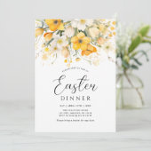 Moderne gelbe Frühlingsblumen-Oster-Dinner Einladung (Stehend Vorderseite)