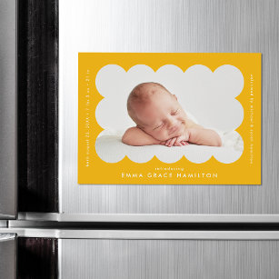Moderne Gelbe Scallope Foto Geburtsankündigung Magnetkarte