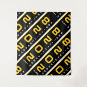 Moderne gelbe schwarze weiße Step & Repeat-Abschlu Wandteppich (Vorderseite)