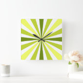 Moderne gelbe und grüne Uhr (Zuhause)