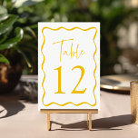 Moderne gelbe Wavy-Rahmen-Hochzeit Tischnummer<br><div class="desc">Fügen Sie Ihrer Hochzeitsfeier eine stilvolle Touch mit den Hochzeitskarten Modern Wavy Frame hinzu! Das Retro-Design zeigt "Table" in einem handgeschriebenen gelben Skript mit der unten abgebildeten Tischnummer an. Die Tischnummer ist von einem gelben, welligen Rand umgeben, der mit einem weißen Hintergrund kontrastiert. Das Design wiederholt sich auf der Rückseite....</div>