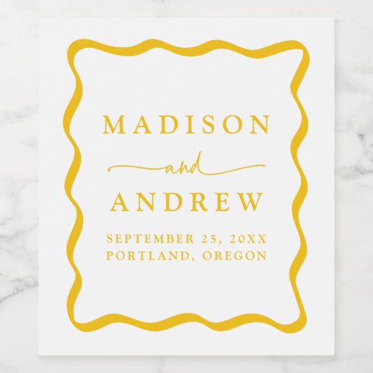 Moderne gelbe Wavy-Rahmen-Hochzeit Weinetikett (Einzelnes Label)