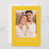 Moderne Gelbwavy-Frame-Foto-Hochzeit Einladung (Rückseite)