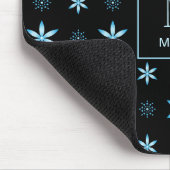 Moderne geometrische blaue florale Monogramm-Mausp Mousepad (Ecke)