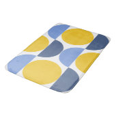 Moderne geometrische blaue und gelbe Kreise Badematte (Schrägansicht)
