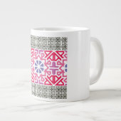 Moderne geometrische bunte Boho-Muster Jumbo-Tasse (Vorderseite Rechts)