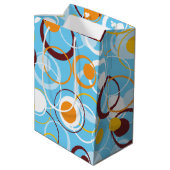 Moderne geometrische Farbkreise Gestaltungsmuster Mittlere Geschenktüte (Rückseite Schrägansicht)