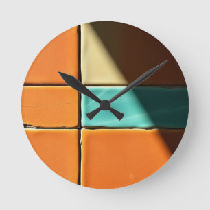 Moderne geometrische Fliesenmuster-Design Runde Wanduhr