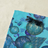Moderne geometrische Formen mit Monogramm in blau Strandtuch (Beispiel)