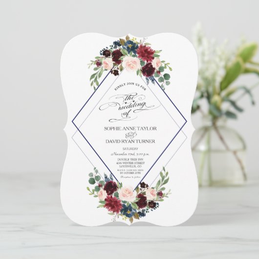 Moderne geometrische Hochzeit der Marine Burgund Einladung (Stehend Vorderseite)