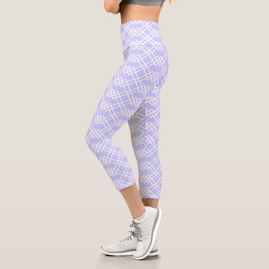 Moderne geometrische Lichtperiwinkle und Weiß Capri Leggings (Links)