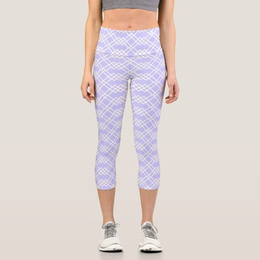 Moderne geometrische Lichtperiwinkle und Weiß Capri Leggings (Vorderseite)