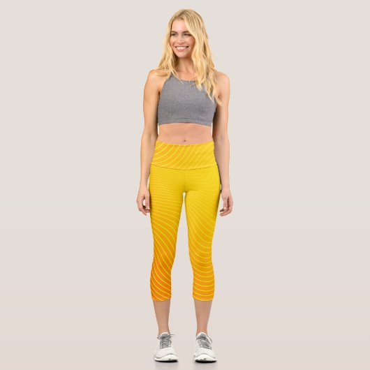 Moderne geometrische Linie Orange Yellow Stripe Om Capri Leggings (Vorderseite)
