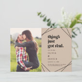 Moderne geometrische Orange Dinge Got nur reales F Save The Date (Stehend Vorderseite)