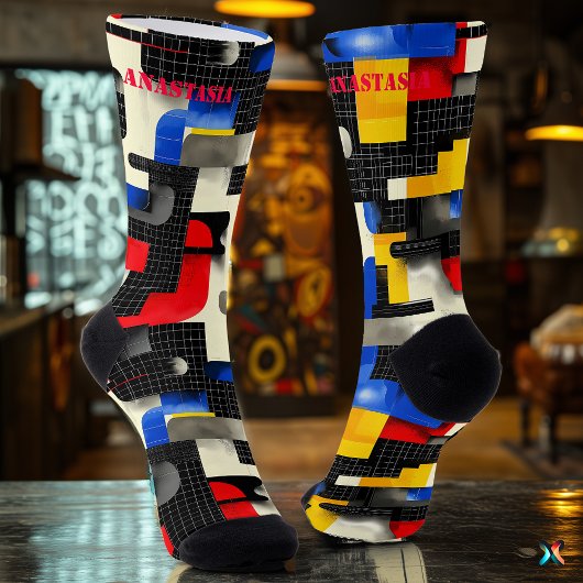 Moderne geometrische Socken mit fetten Farbblöcken
