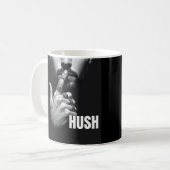 Moderne Geste eines Mannes, der zum Schweigen auff Kaffeetasse (Vorderseite Links)