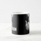 Moderne Geste eines Mannes, der zum Schweigen auff Kaffeetasse (Mittel)