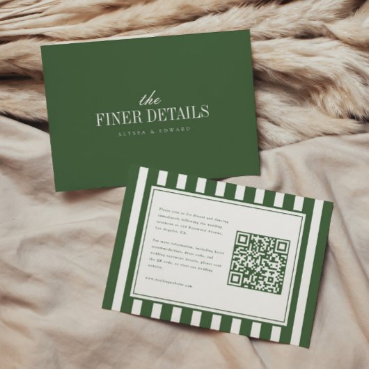 Moderne gestreifte dunkelgrüne QR-Code-Hochzeitswe Begleitkarte