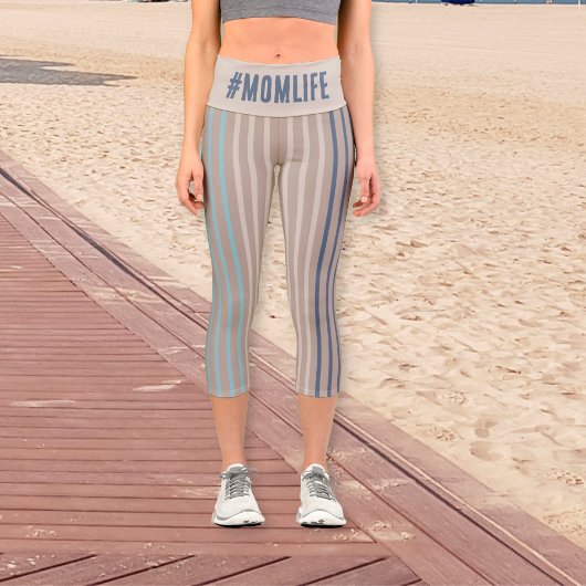 Moderne gestreifte Momlife beige und blau Capri Leggings