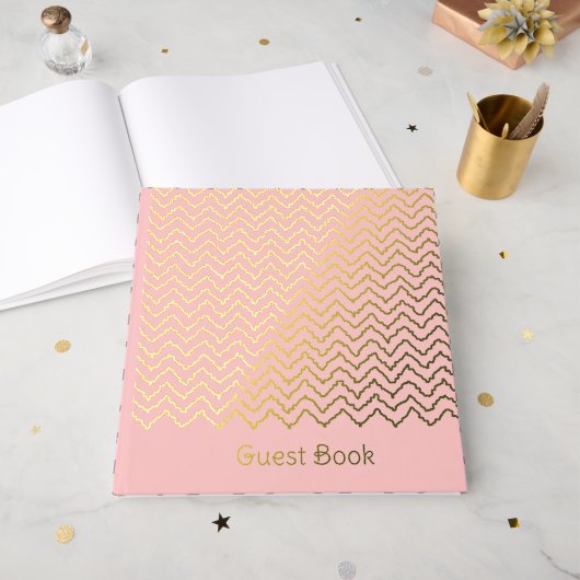 Moderne gewellte Zickzack-Chevron-Muster auf Rosa Gästebuch (Vorderseite Offen)