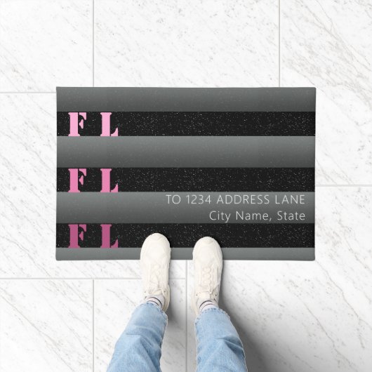 Moderne Girl Pink Black Monogram Adresse Fußmatte (Indoor)