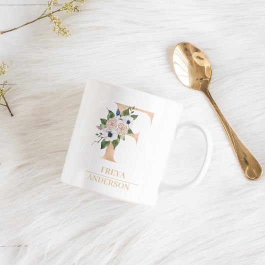 Moderne Gold-Aquarell-Blume Letter F | Monogramm Kaffeetasse
